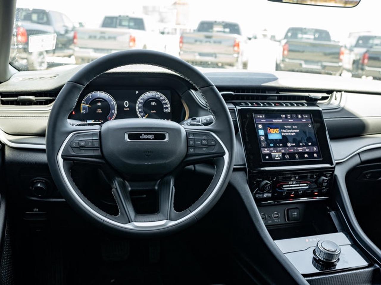 2025 Jeep Grand Cherokee Altitude Photo2
