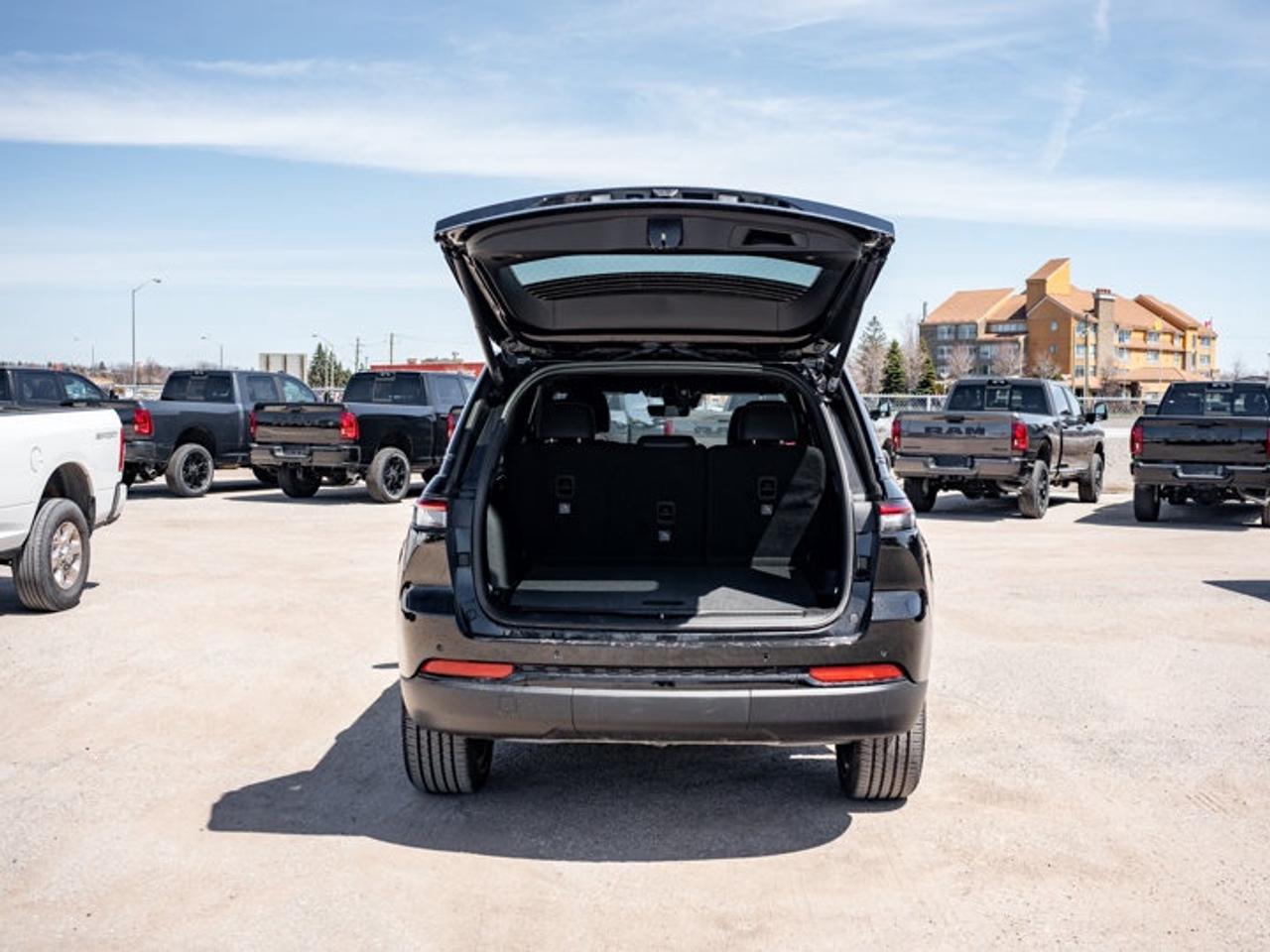 2025 Jeep Grand Cherokee Altitude Photo