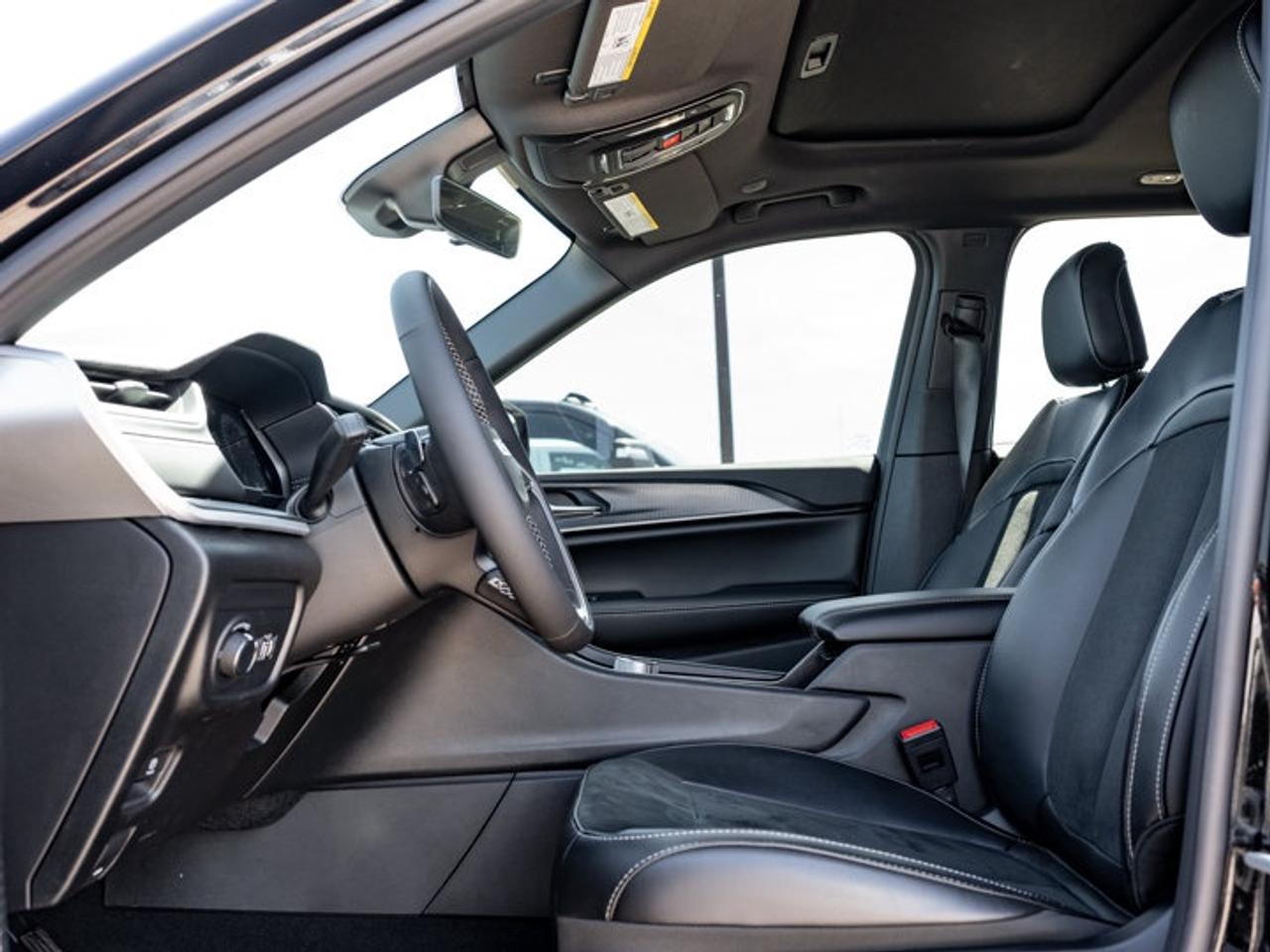 2025 Jeep Grand Cherokee Altitude Photo