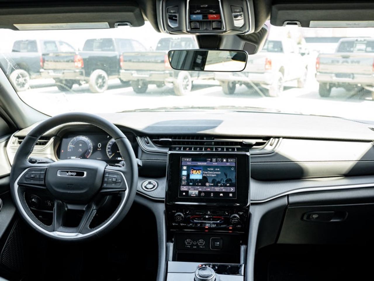 2025 Jeep Grand Cherokee Altitude Photo