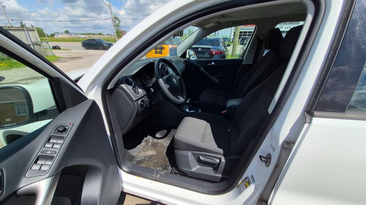 2010 Volkswagen Tiguan TRENDLINE, AUTO, 4 CYL, 4WD, AS IS SPECIAL Photo