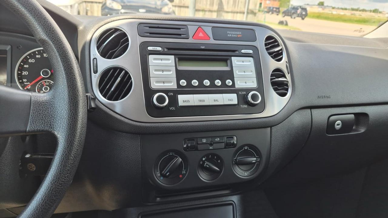 2010 Volkswagen Tiguan TRENDLINE, AUTO, 4 CYL, 4WD, AS IS SPECIAL Photo
