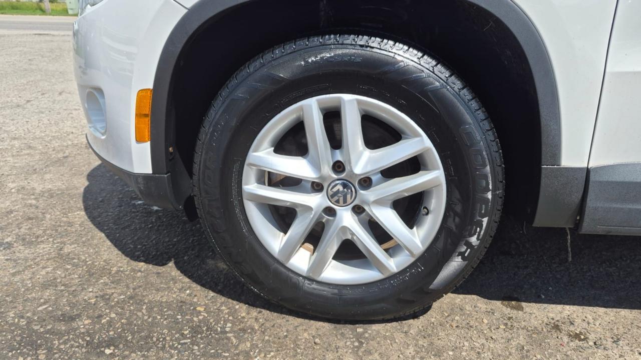 2010 Volkswagen Tiguan TRENDLINE, AUTO, 4 CYL, 4WD, AS IS SPECIAL Photo