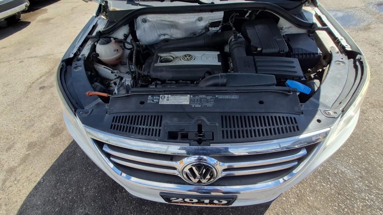 2010 Volkswagen Tiguan TRENDLINE, AUTO, 4 CYL, 4WD, AS IS SPECIAL Photo