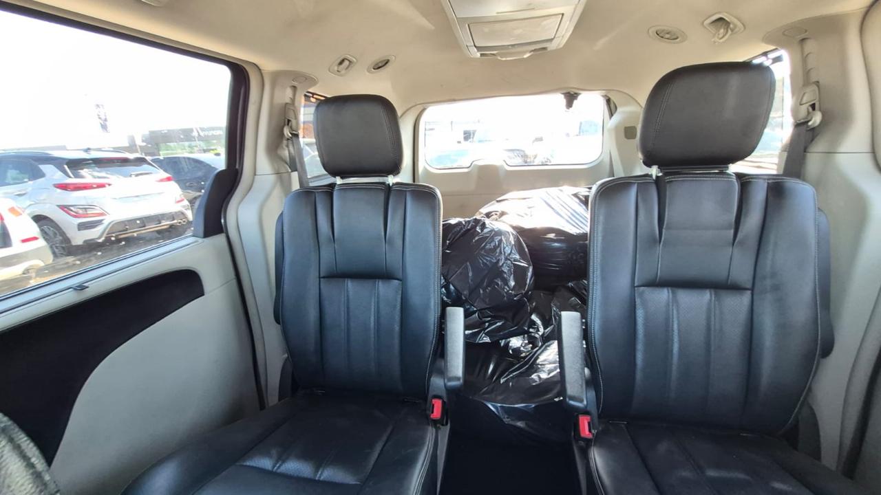 2016 Dodge Grand Caravan CREW PLUS, LEATHER, CAM, STOWNGO, AS IS SPECIAL Photo