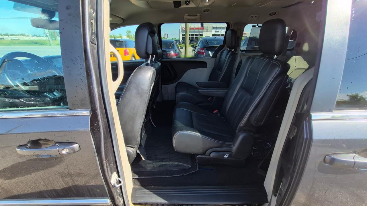 2016 Dodge Grand Caravan CREW PLUS, LEATHER, CAM, STOWNGO, AS IS SPECIAL Photo