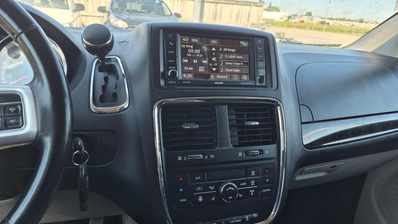 2016 Dodge Grand Caravan CREW PLUS, LEATHER, CAM, STOWNGO, AS IS SPECIAL Photo