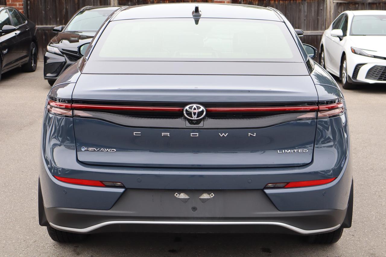 2025 Toyota Crown LIMITED Photo