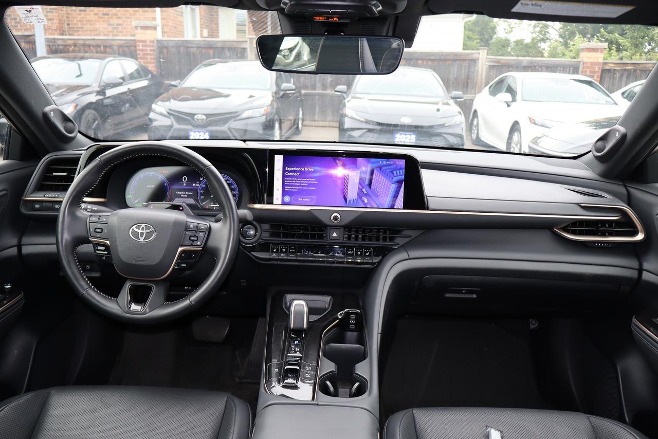 2025 Toyota Crown LIMITED Photo