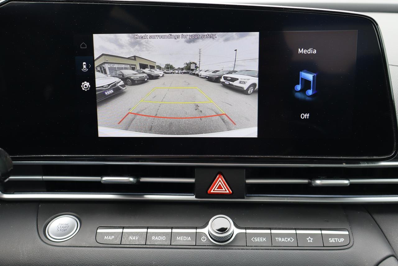2025 Hyundai Elantra Preferred IVT w/Tech Pkg with sunroof Photo