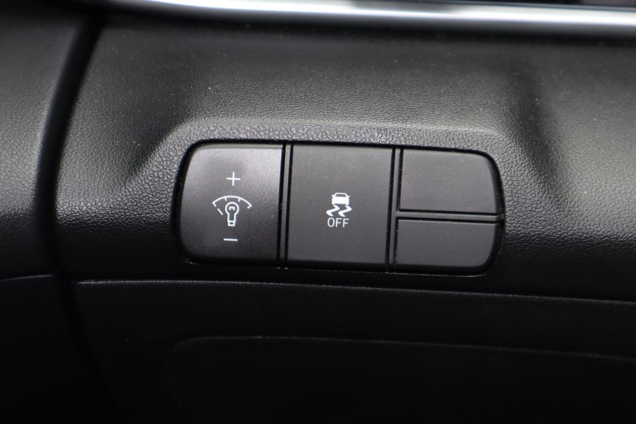 2025 Hyundai Elantra Preferred IVT w/Tech Pkg with sunroof Photo
