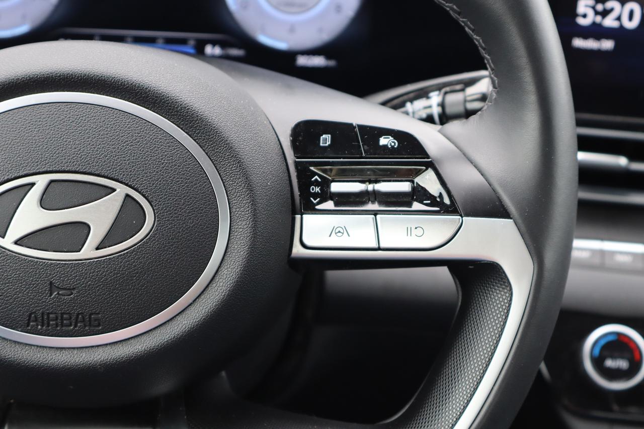 2025 Hyundai Elantra Preferred IVT w/Tech Pkg with sunroof Photo