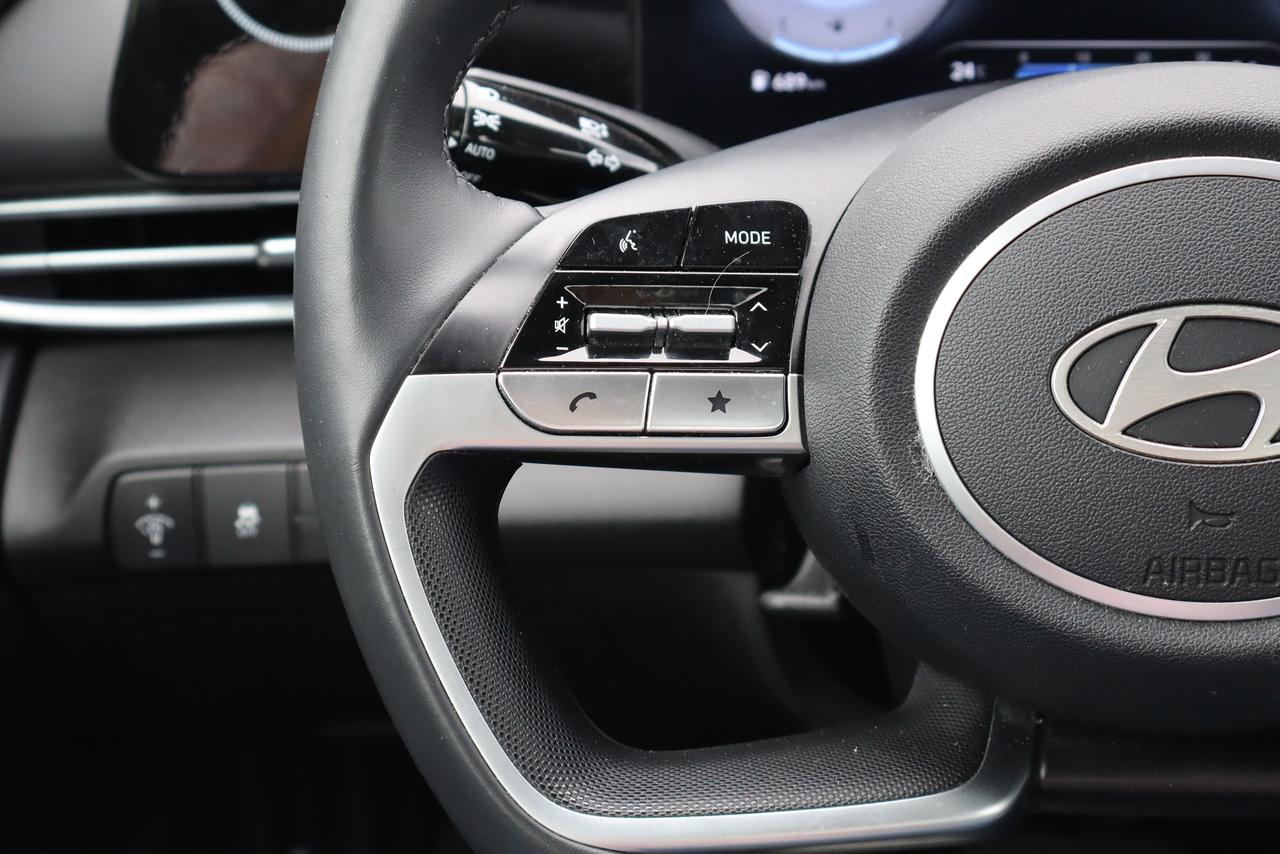 2025 Hyundai Elantra Preferred IVT w/Tech Pkg with sunroof Photo