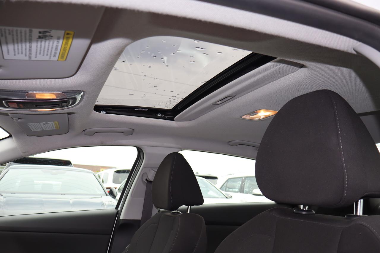 2025 Hyundai Elantra Preferred IVT w/Tech Pkg with sunroof Photo