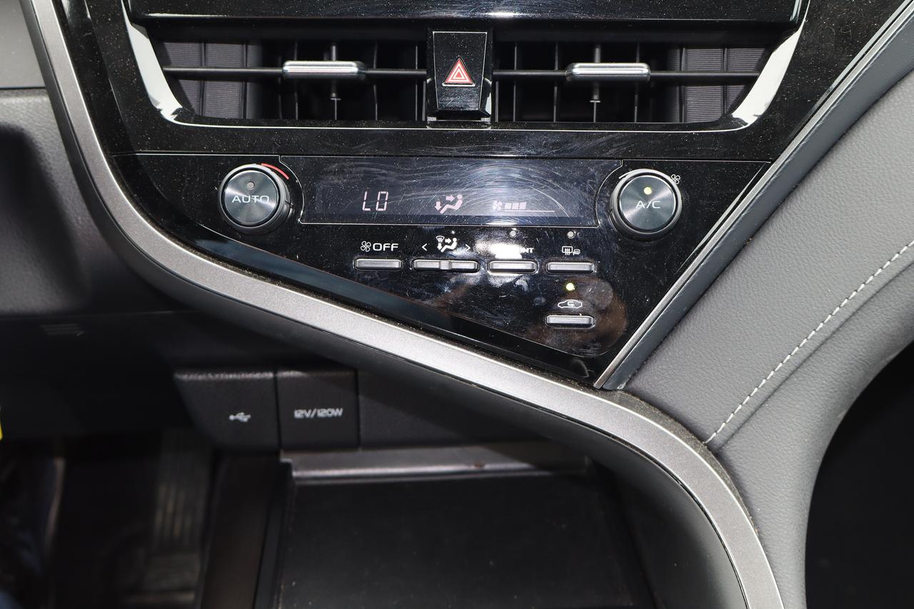 2024 Toyota Camry SE Auto Photo