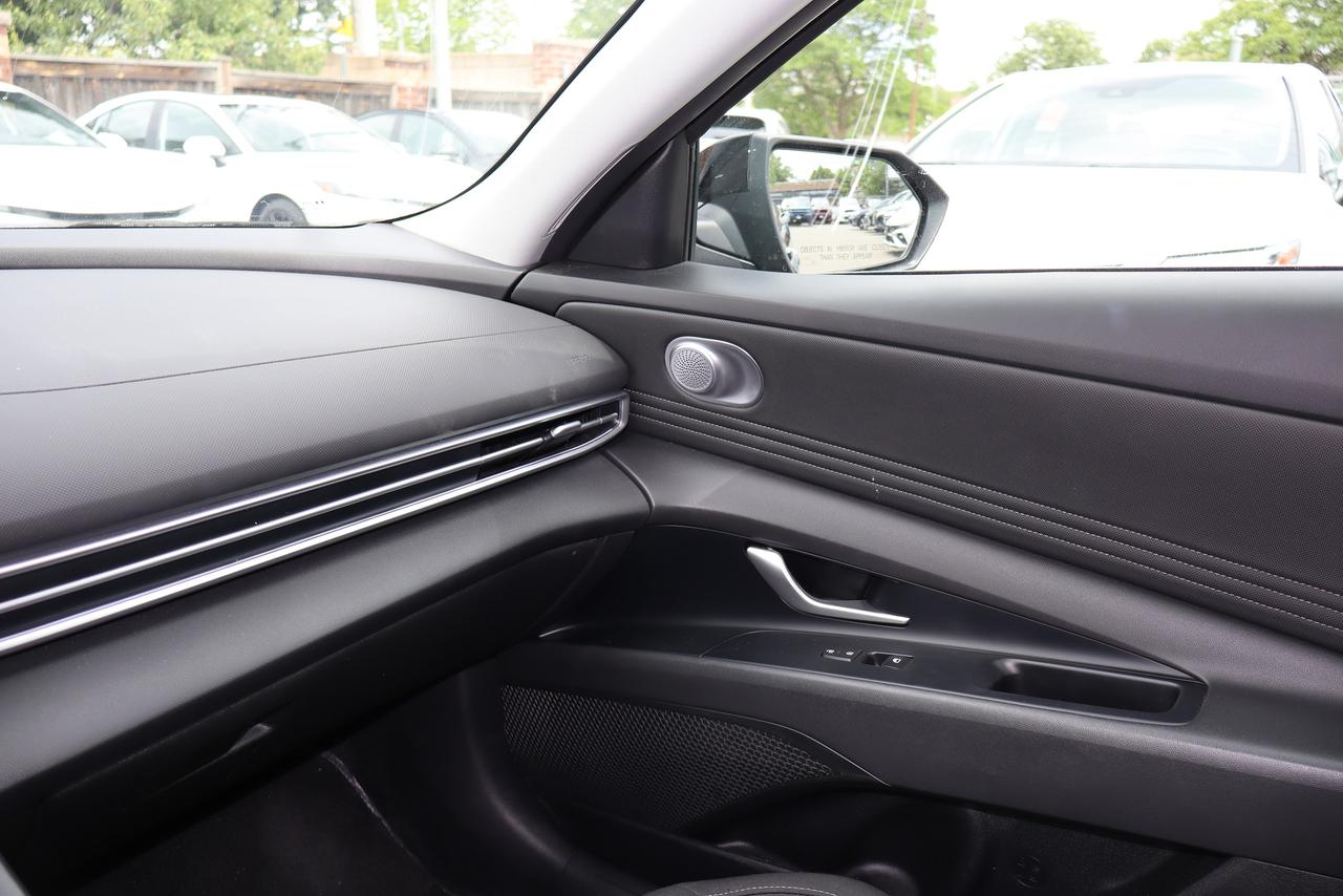 2025 Hyundai Elantra Preferred Photo