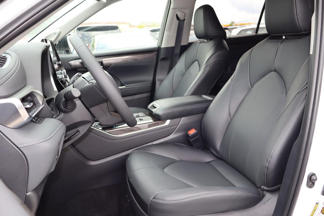 2026 Toyota Highlander Hybrid Limited Photo
