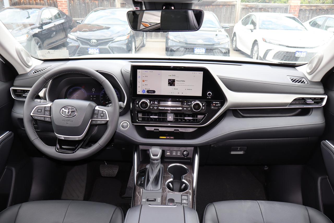 2026 Toyota Highlander Hybrid Limited Photo