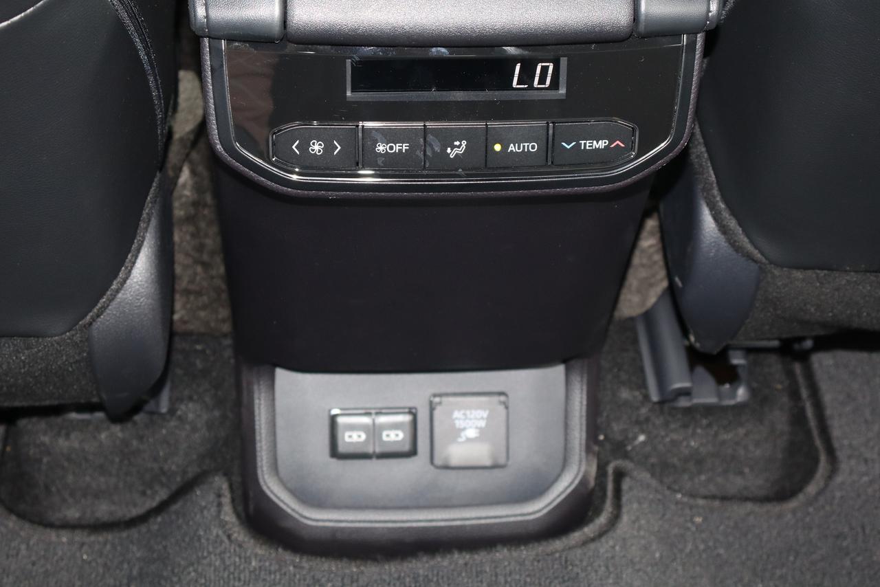 2026 Toyota Highlander Hybrid Limited Photo