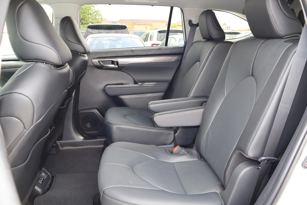 2026 Toyota Highlander Hybrid Limited Photo