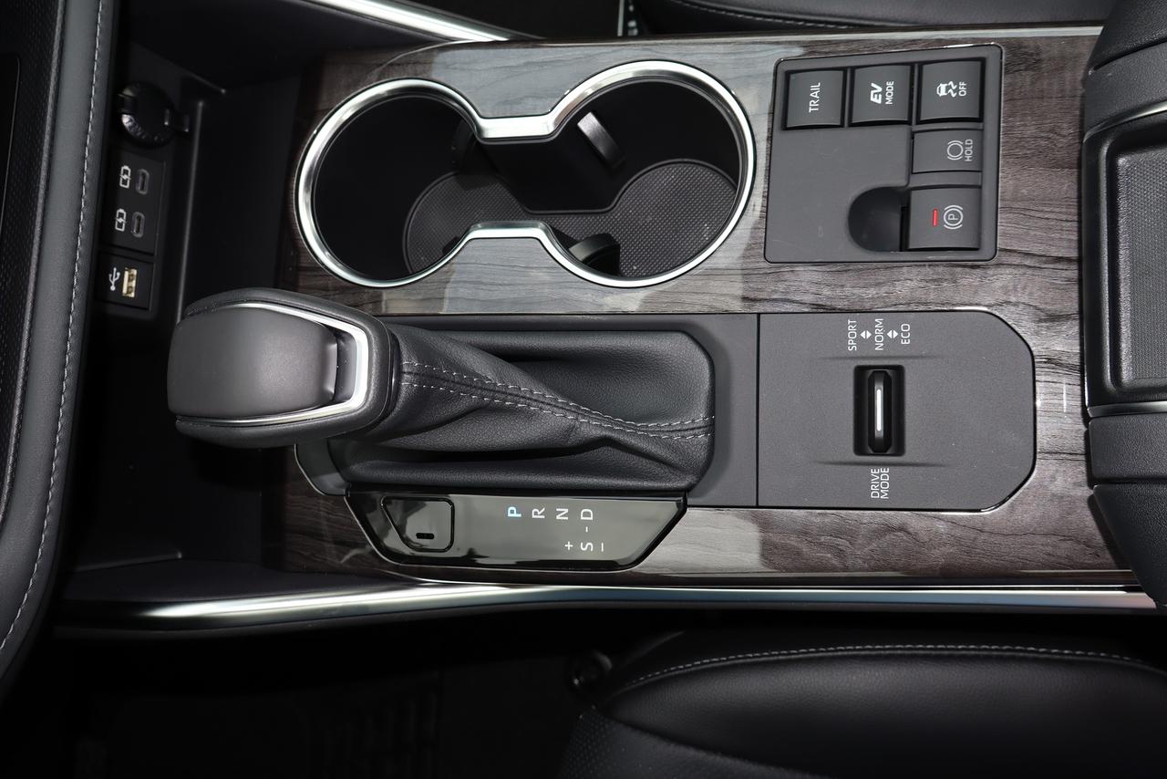 2026 Toyota Highlander Hybrid Limited Photo