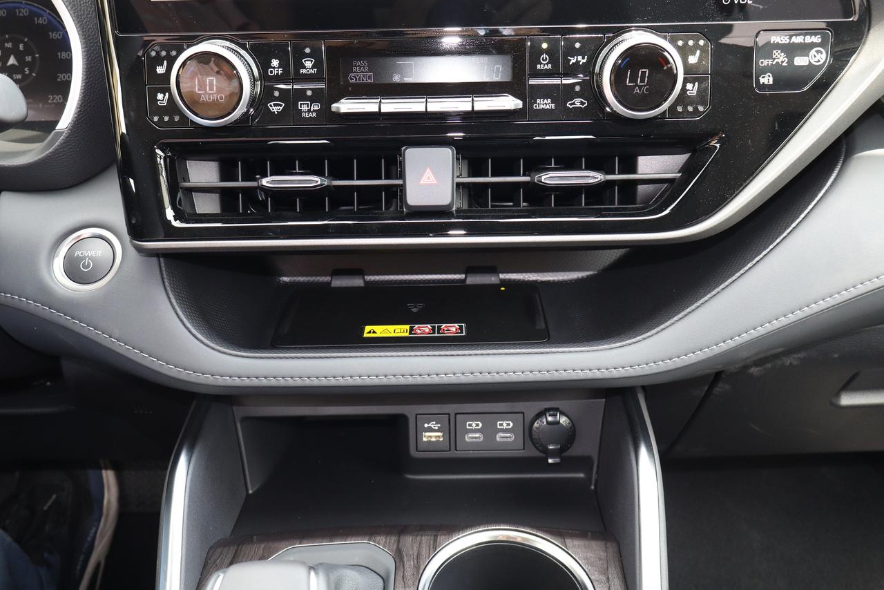 2026 Toyota Highlander Hybrid Limited Photo