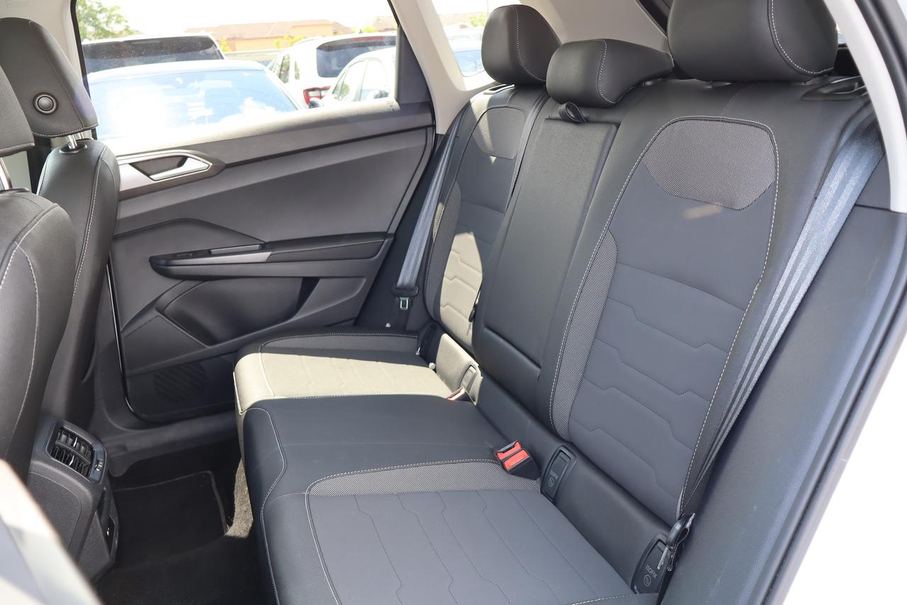 2025 Volkswagen Taos Comfortline Black Edition Photo