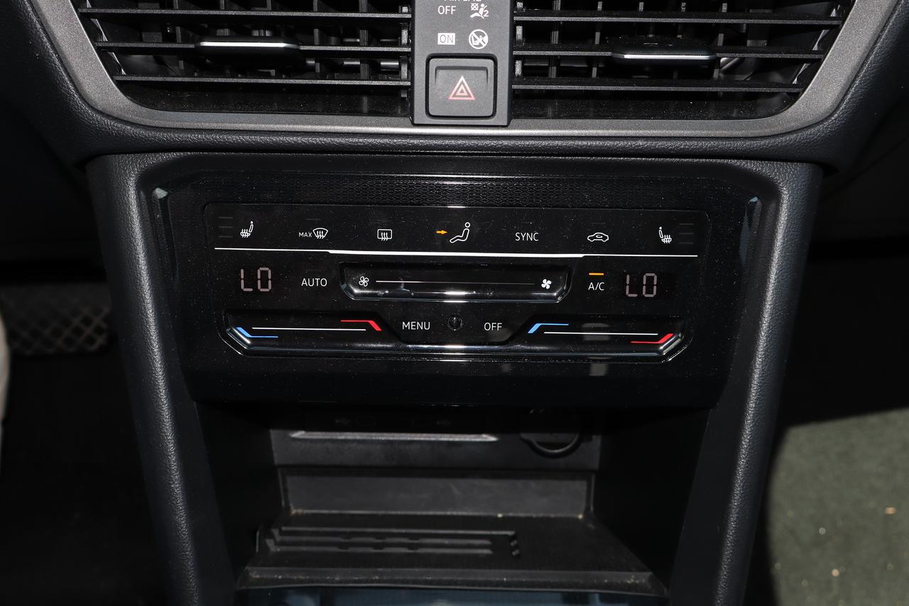 2025 Volkswagen Taos Comfortline Black Edition Photo