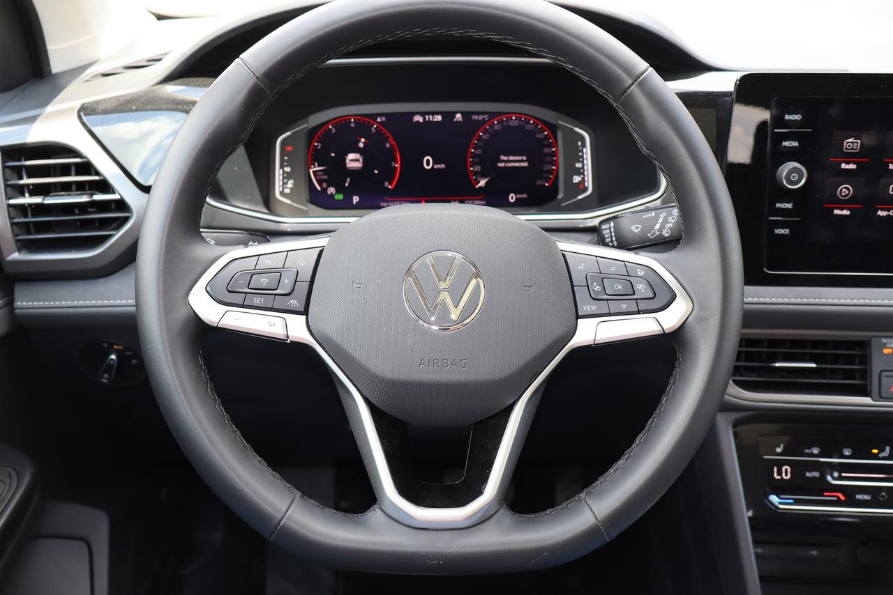 2025 Volkswagen Taos Comfortline Black Edition Photo