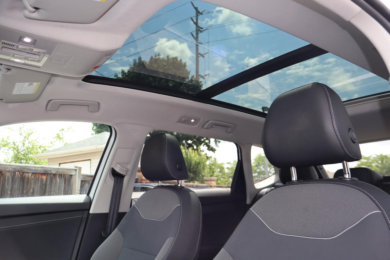 2025 Volkswagen Taos Comfortline Black Edition Photo