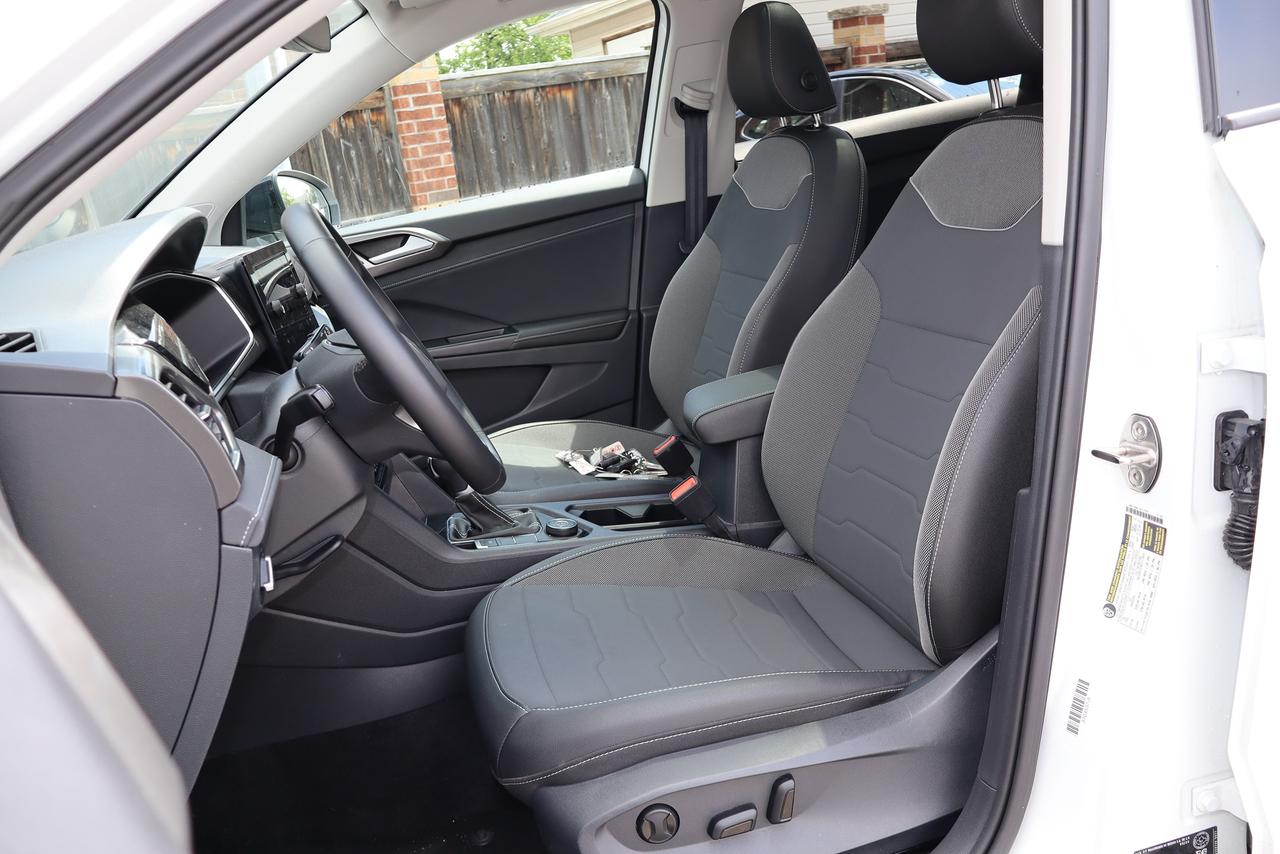2025 Volkswagen Taos Comfortline Black Edition Photo