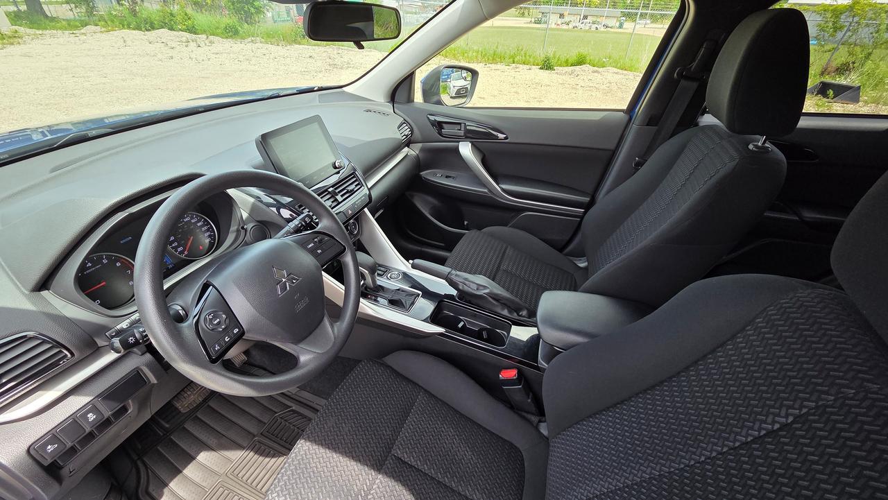 2022 Mitsubishi Eclipse Cross ES Photo