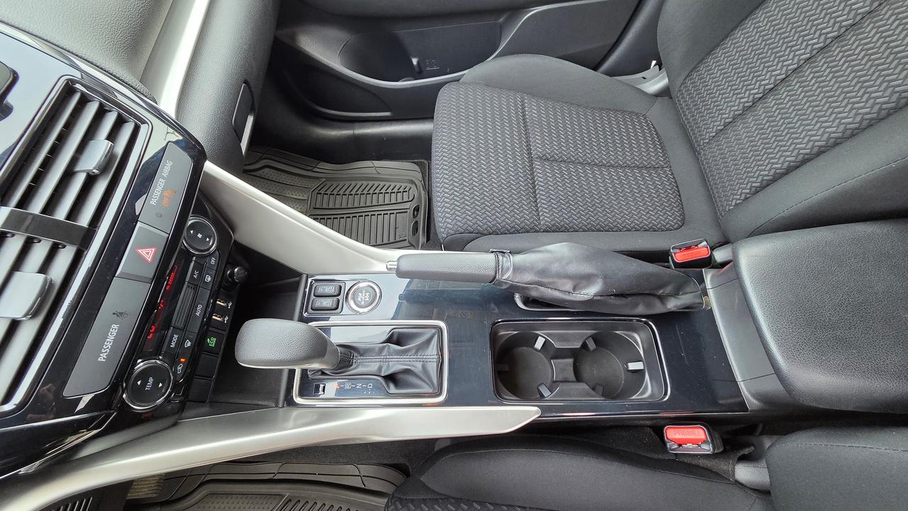 2022 Mitsubishi Eclipse Cross ES Photo