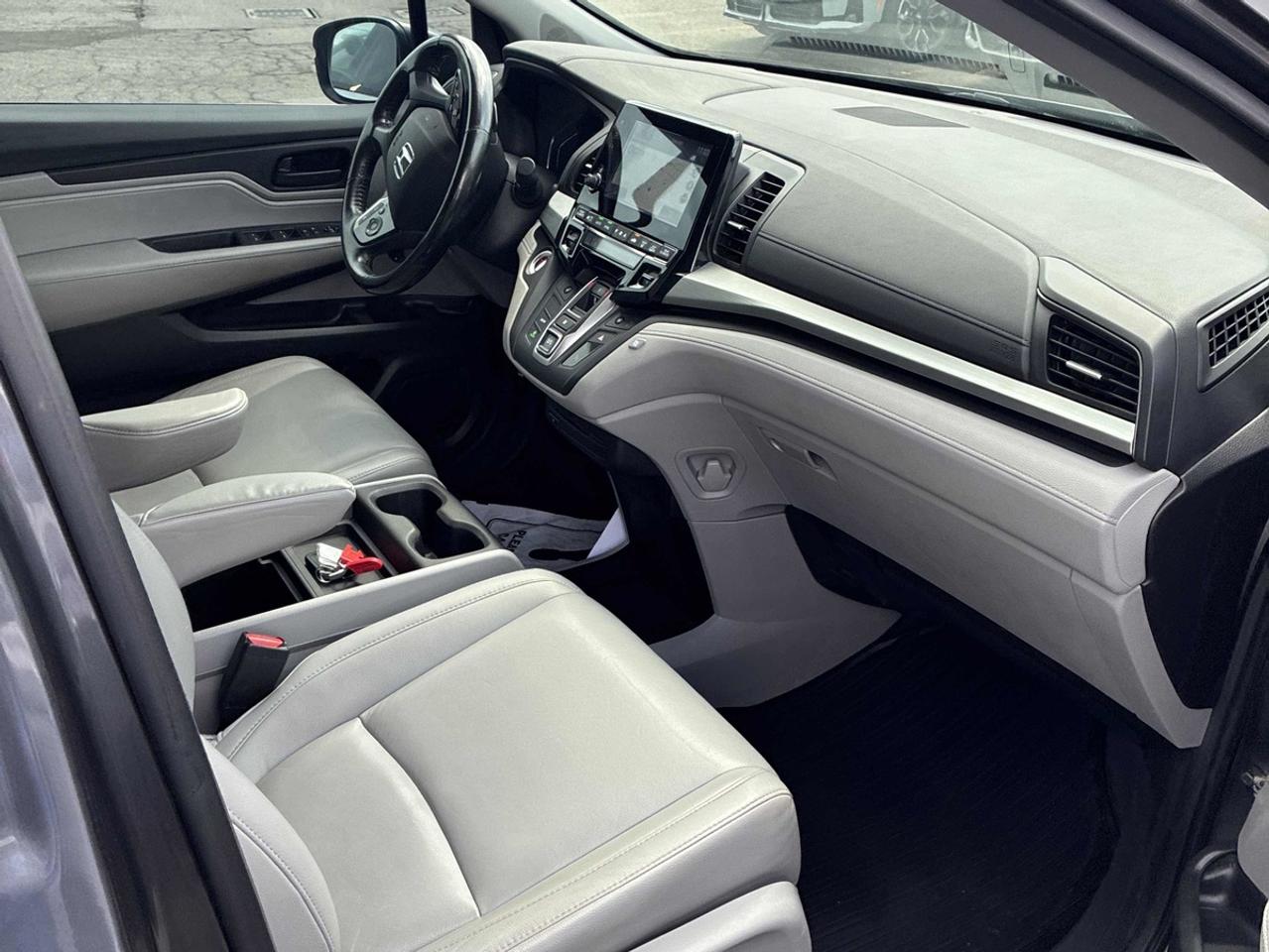 2018 Honda Odyssey EX L Photo2