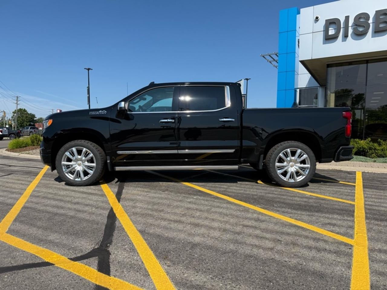 2024 Chevrolet Silverado 1500 High Country Photo3