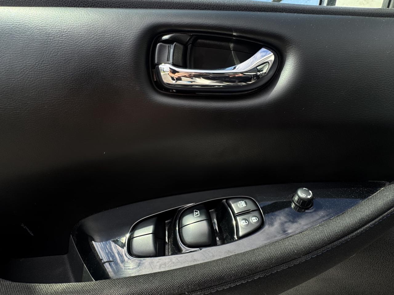 2018 Nissan Leaf SV Photo