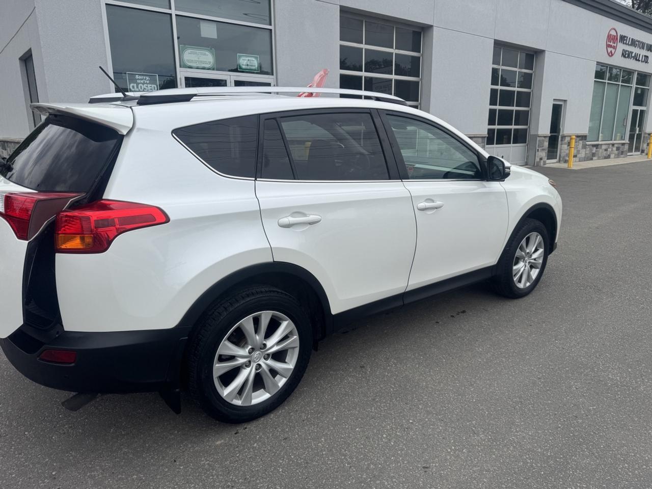 2015 Toyota RAV4 LIMITED  Photo4