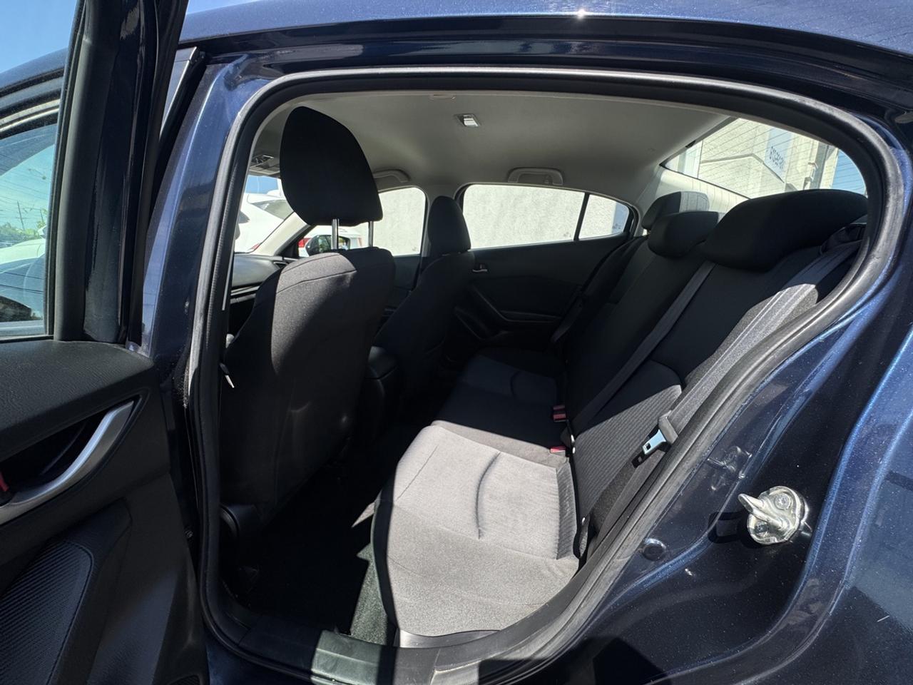 2015 Mazda MAZDA3 I Sport Photo