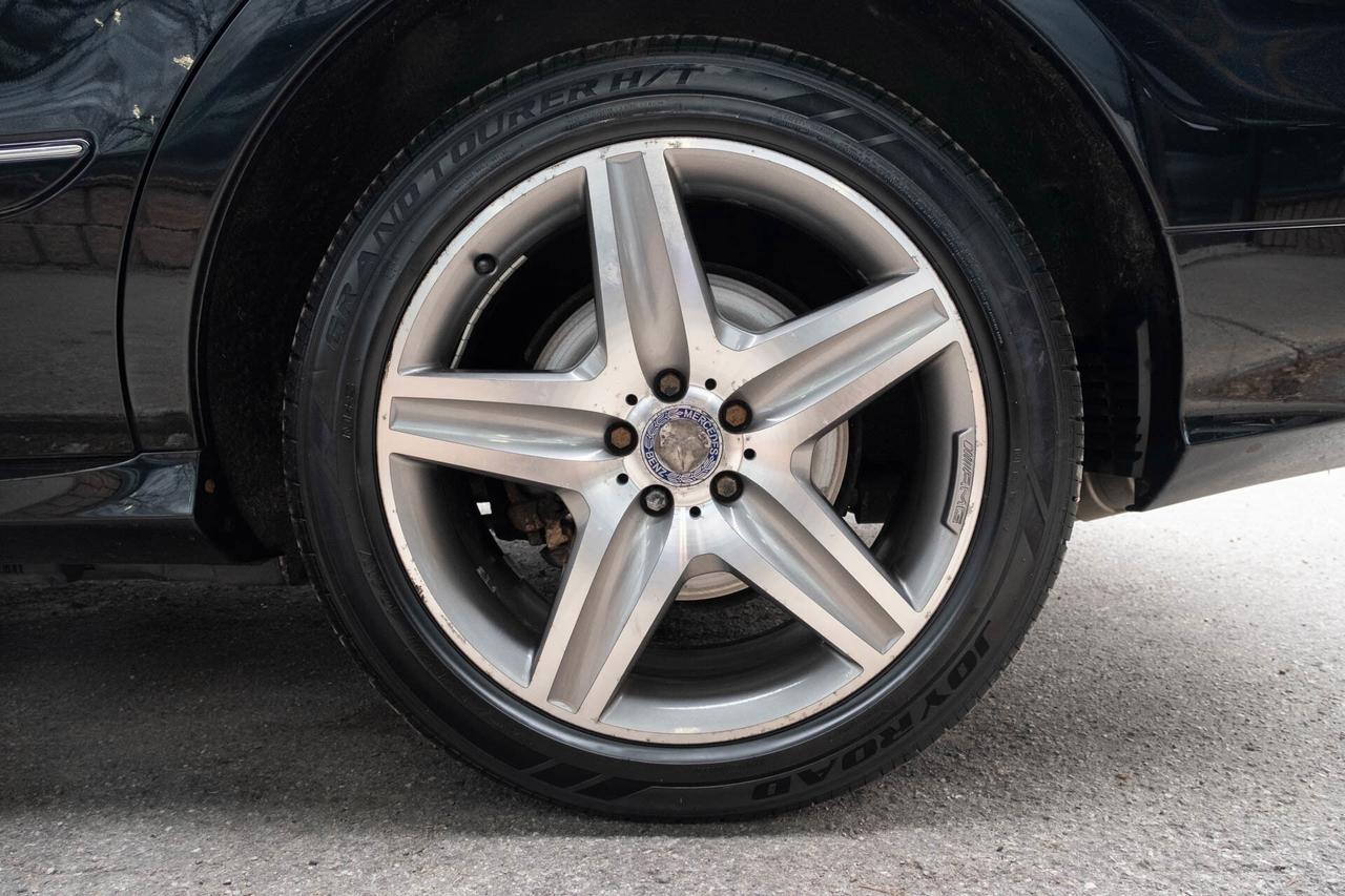 2012 Mercedes-Benz R-Class R350 4MATIC w/ 3rd Row Photo