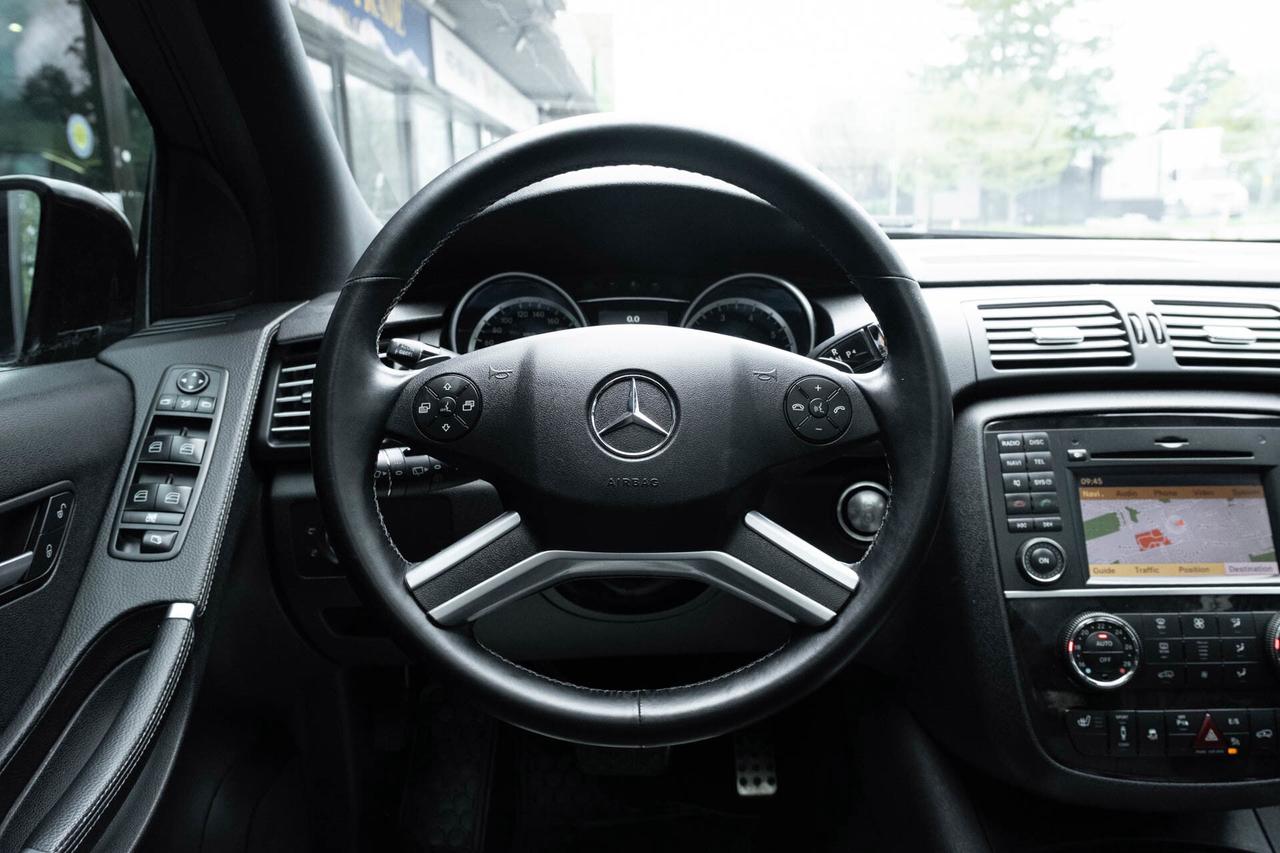 2012 Mercedes-Benz R-Class R350 4MATIC w/ 3rd Row Photo