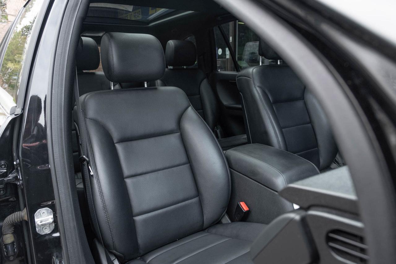 2012 Mercedes-Benz R-Class R350 4MATIC w/ 3rd Row Photo