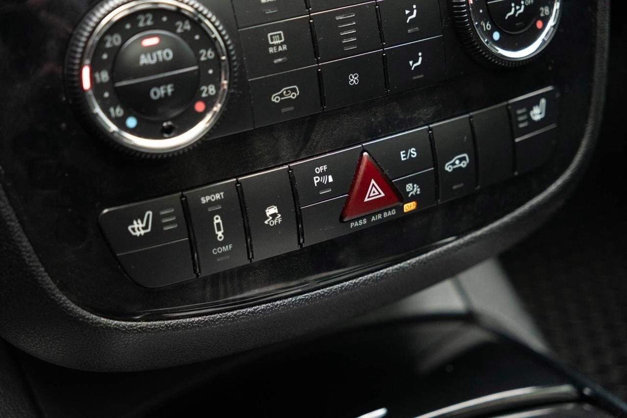 2012 Mercedes-Benz R-Class R350 4MATIC w/ 3rd Row Photo