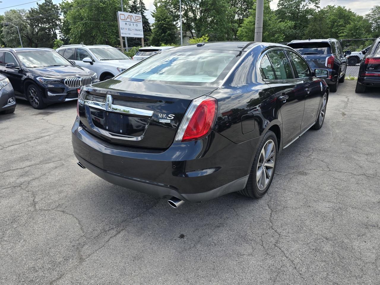2010 Lincoln MKS  Photo