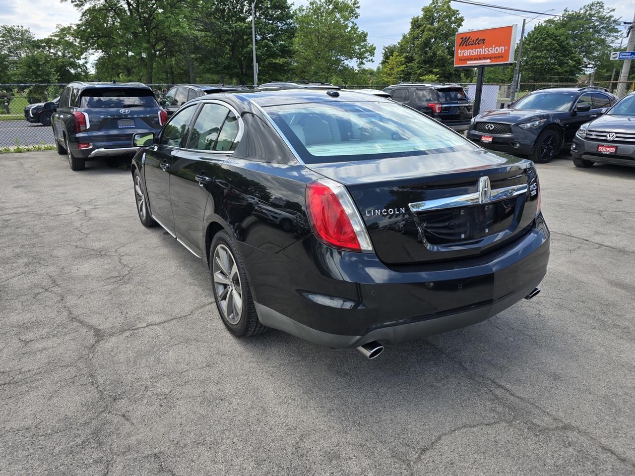 2010 Lincoln MKS  Photo