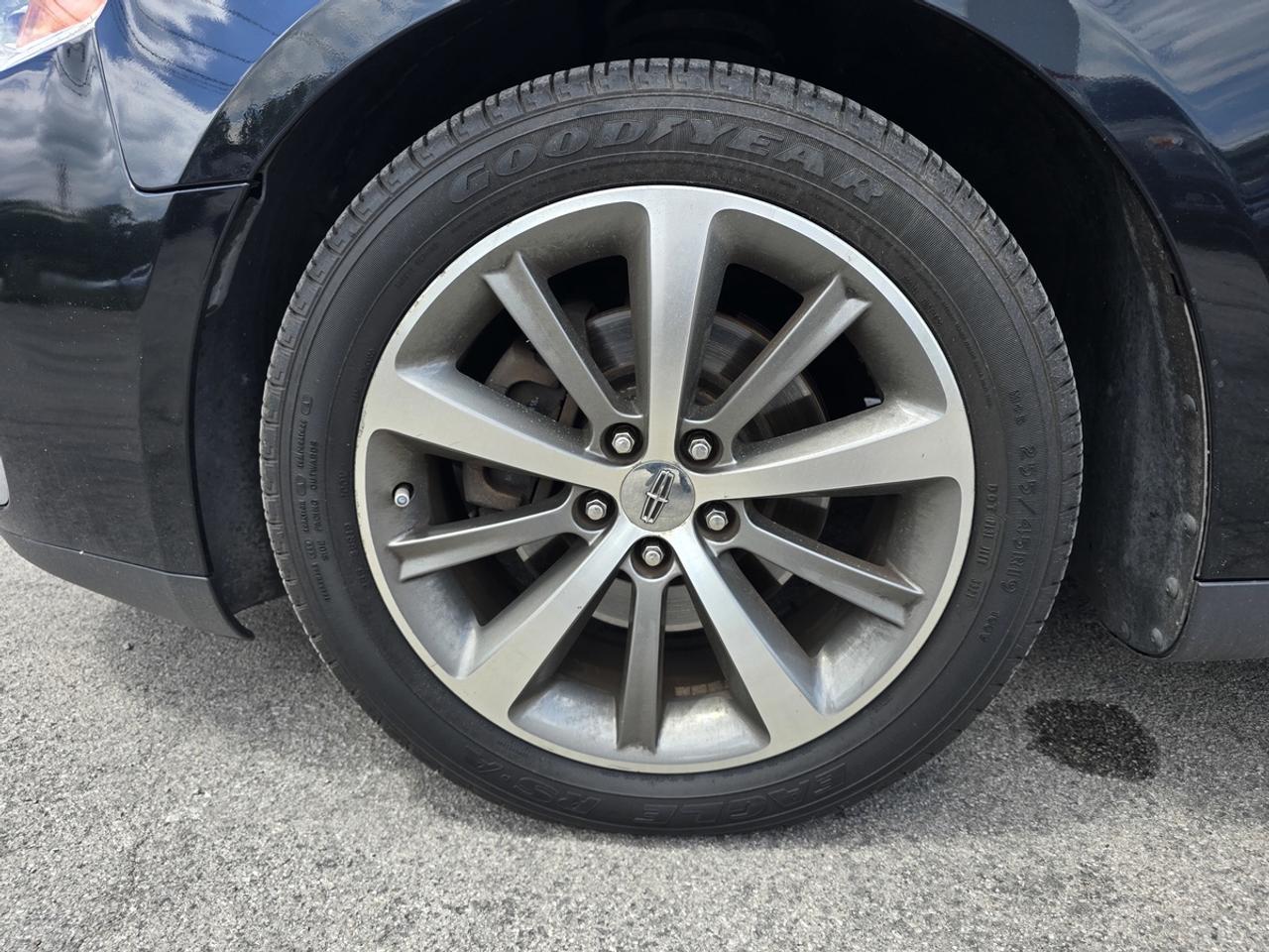2010 Lincoln MKS  Photo