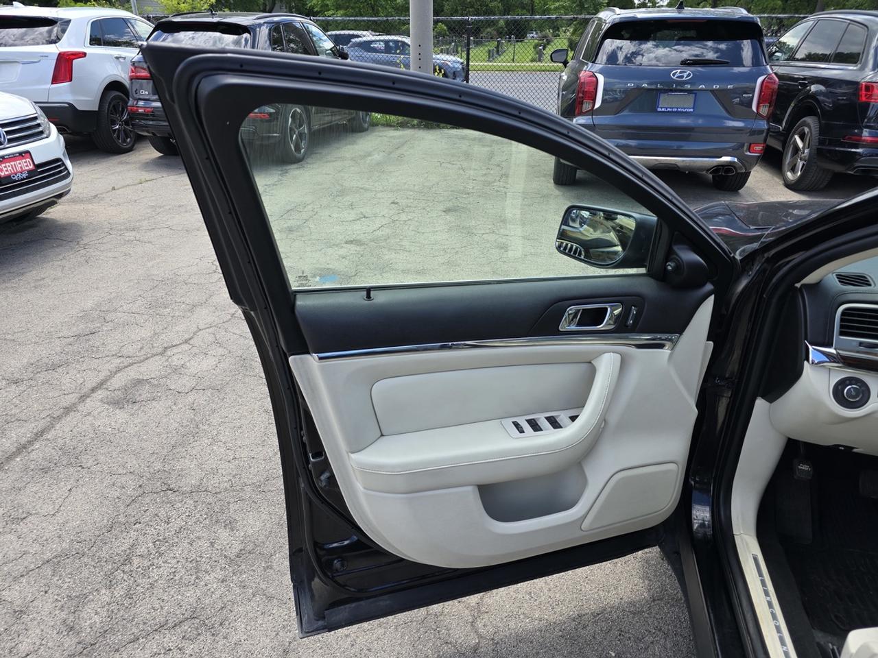 2010 Lincoln MKS  Photo