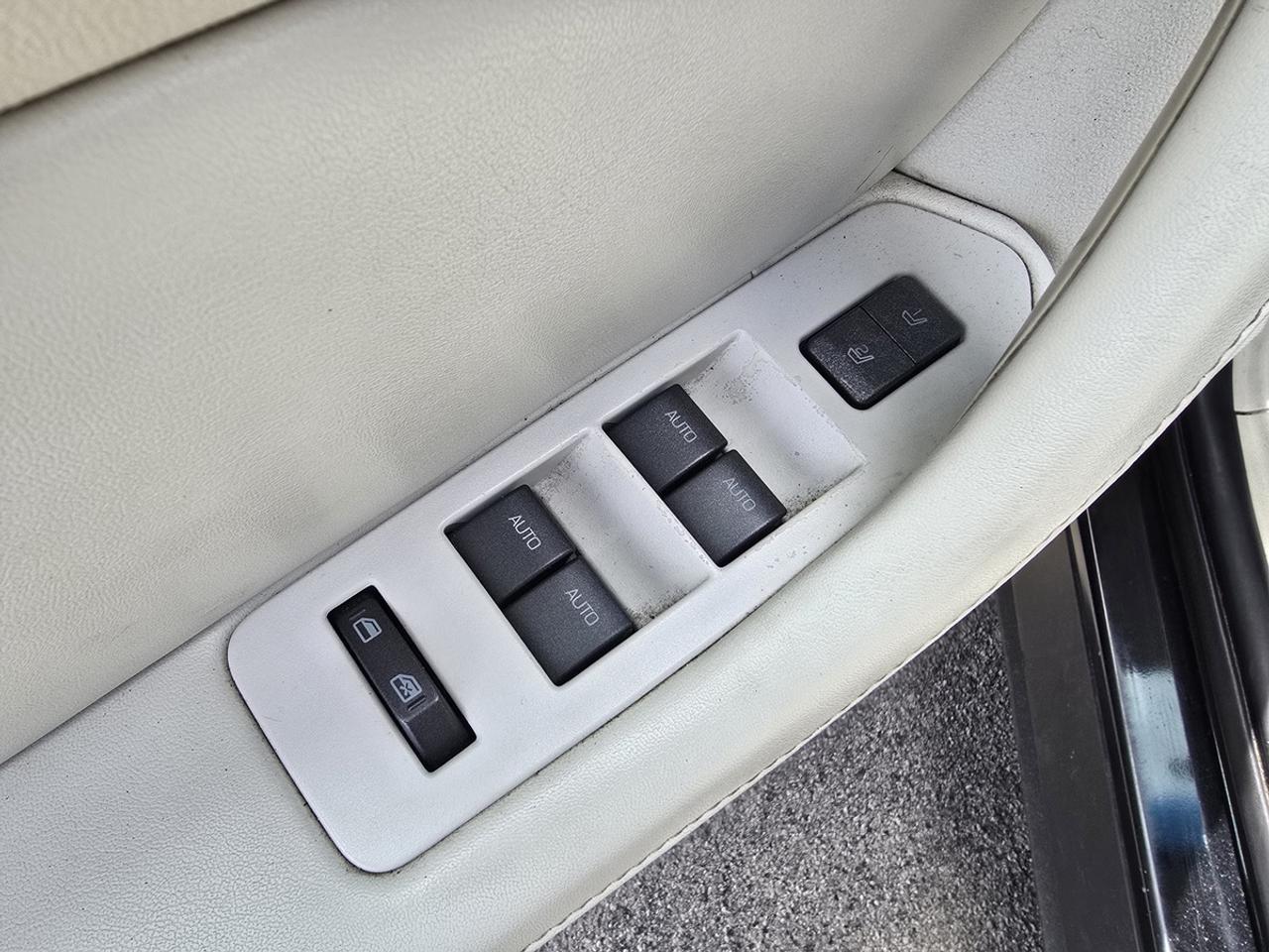 2010 Lincoln MKS  Photo