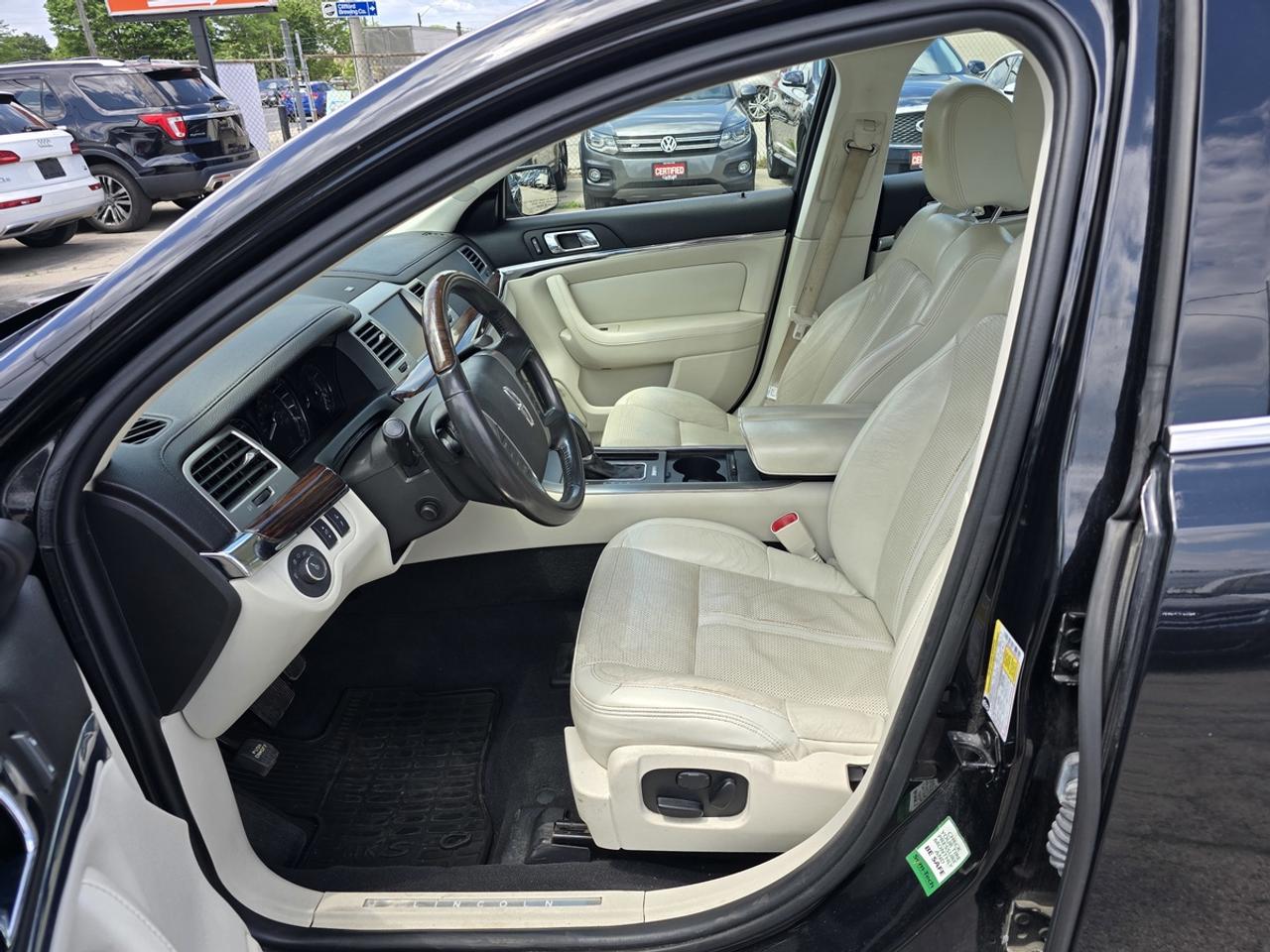 2010 Lincoln MKS  Photo