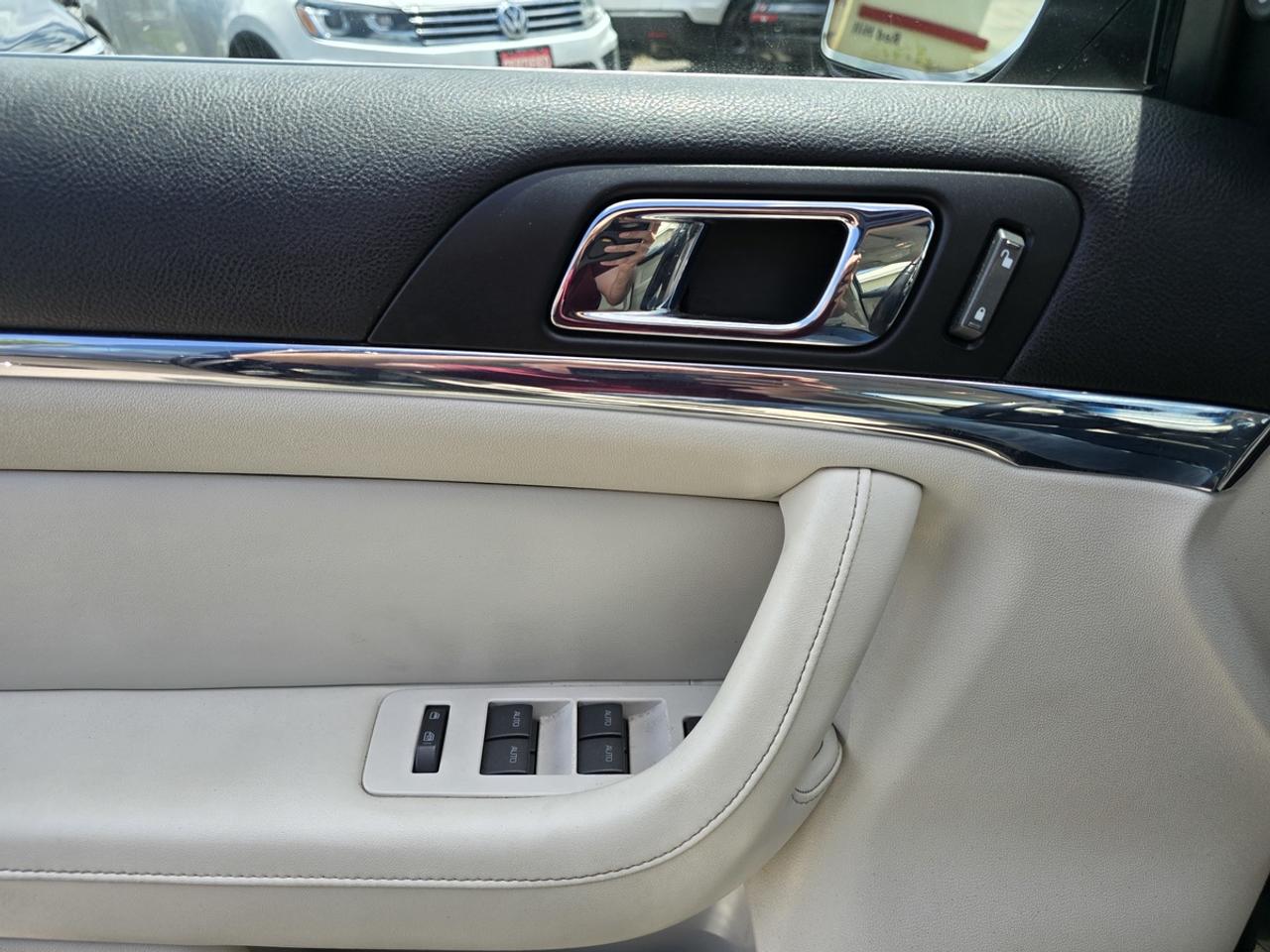 2010 Lincoln MKS  Photo