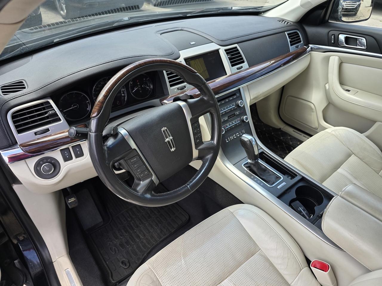 2010 Lincoln MKS  Photo